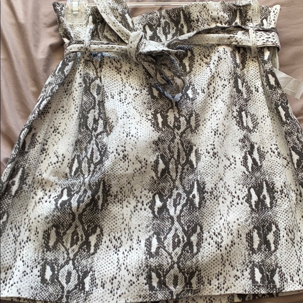 SNAKESKIN SKORT